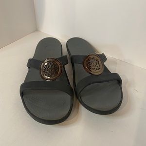 Crocs Black Sanrah Sandals Flip Flops w/ Bronze Circle Ring Accent Size 11